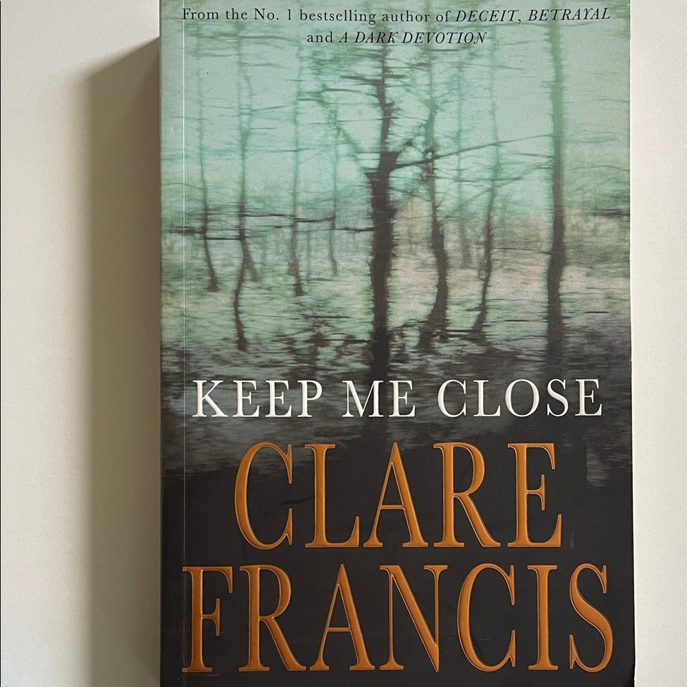 Keep me close by Clare Francis book